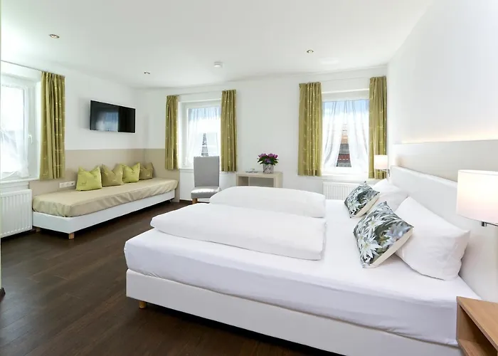 Bayerischer Hof Hotel 2*